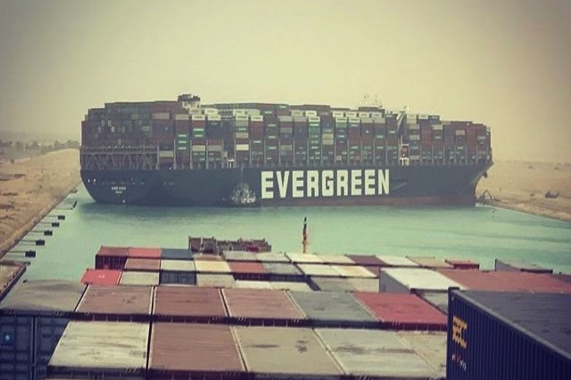 Süveyş Kanalı 7. gündə qismən açıldı: Evergreen şirkətinə aid Ever Given gəmisi üzdürüldü